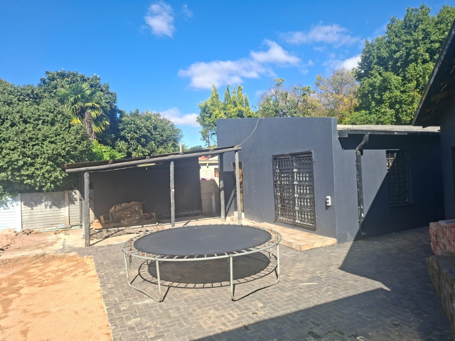 6 Bedroom Property for Sale in Silverton Gauteng