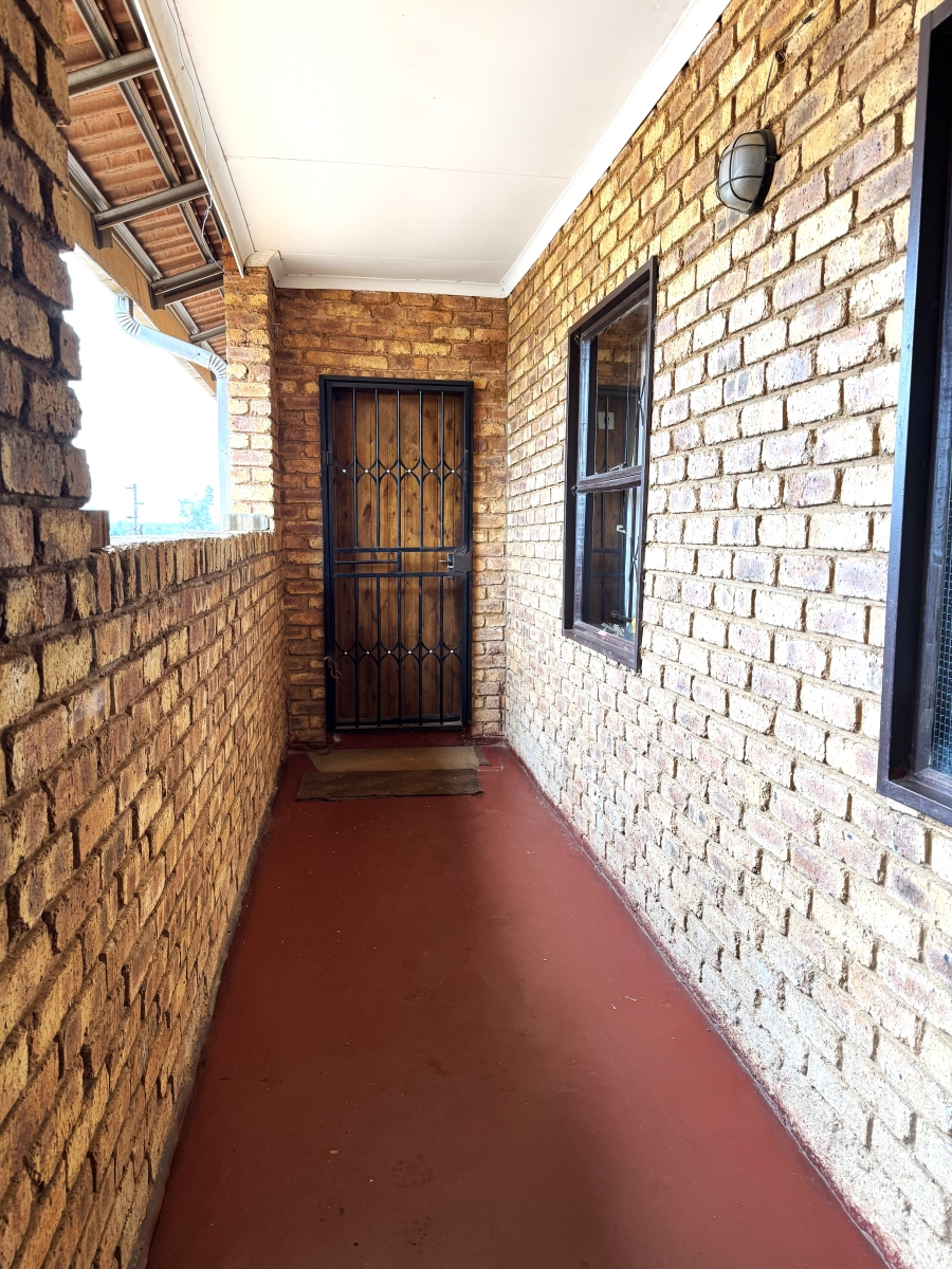 2 Bedroom Property for Sale in Ratanda Gauteng