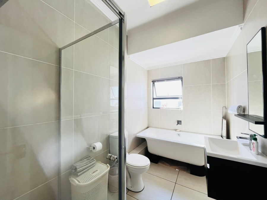 To Let 2 Bedroom Property for Rent in Greenstone Hill Gauteng