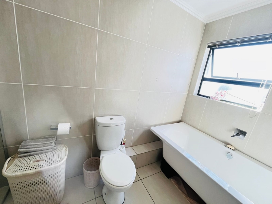 To Let 2 Bedroom Property for Rent in Greenstone Hill Gauteng