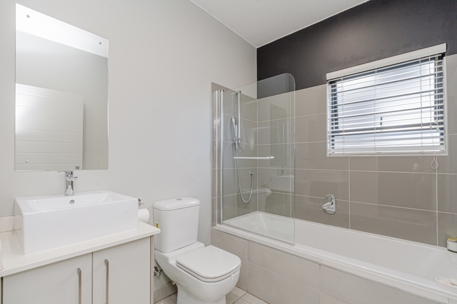 2 Bedroom Property for Sale in Broadacres Gauteng