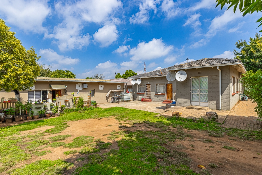 9 Bedroom Property for Sale in Wannenburghoogte Gauteng