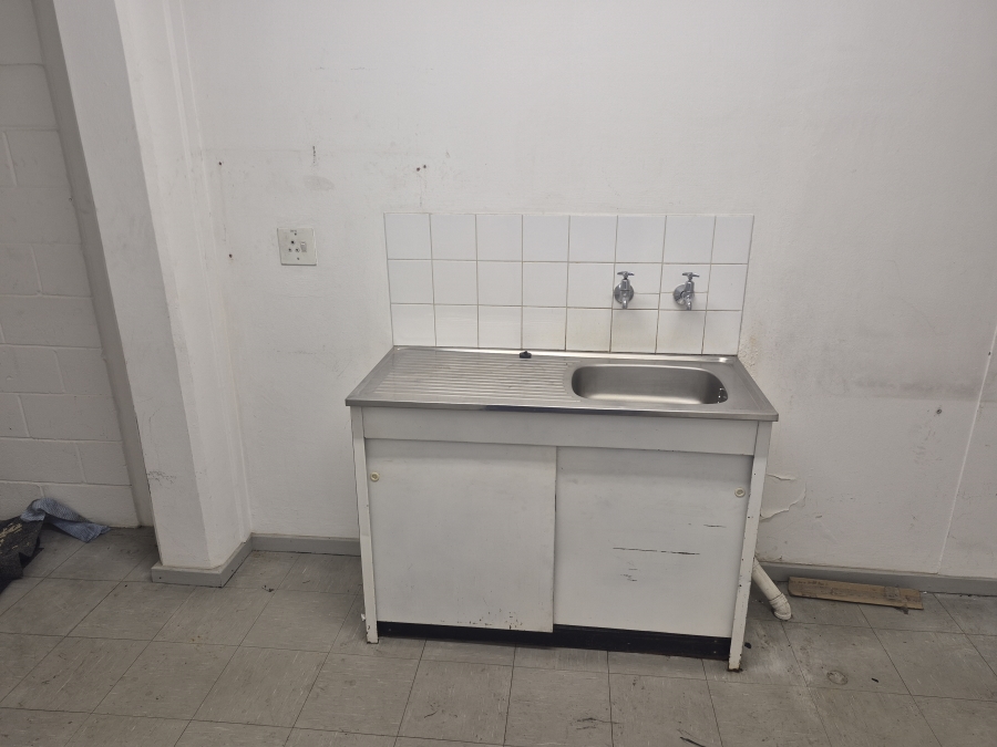 To Let Commercial Property for Rent in Sunnyrock Gauteng