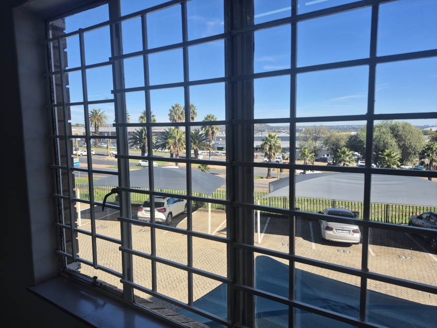 To Let Commercial Property for Rent in Sunnyrock Gauteng