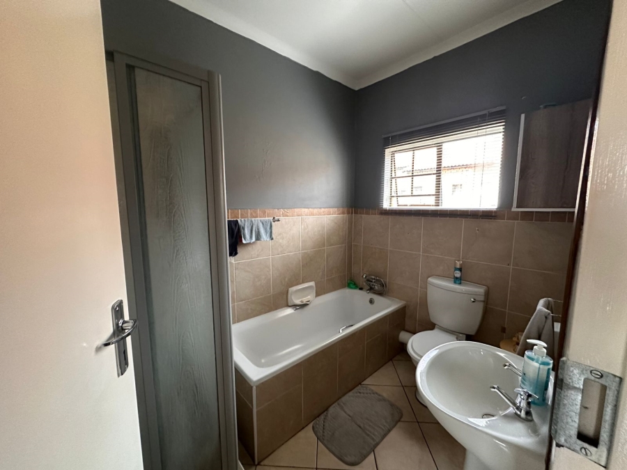 2 Bedroom Property for Sale in The Orchards Gauteng