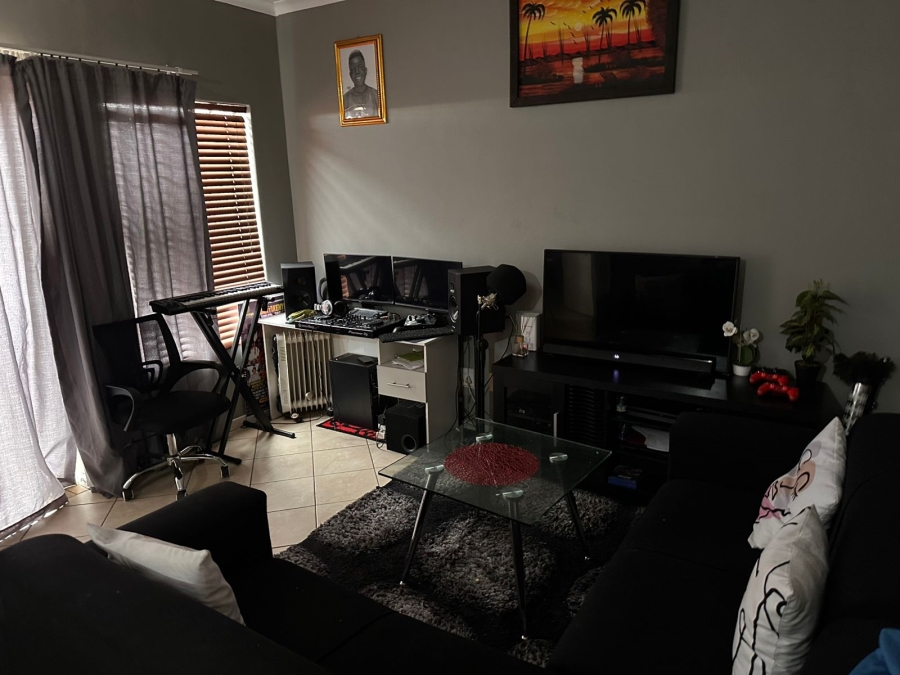 2 Bedroom Property for Sale in The Orchards Gauteng