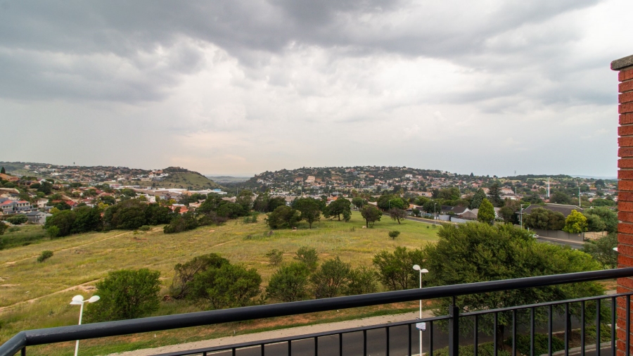 To Let 2 Bedroom Property for Rent in Oakdene Gauteng