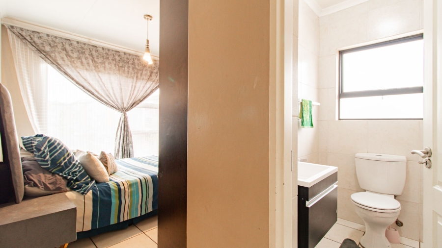 To Let 2 Bedroom Property for Rent in Oakdene Gauteng