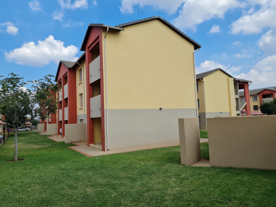 To Let 2 Bedroom Property for Rent in Monavoni Gauteng