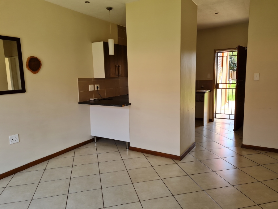 To Let 2 Bedroom Property for Rent in Monavoni Gauteng