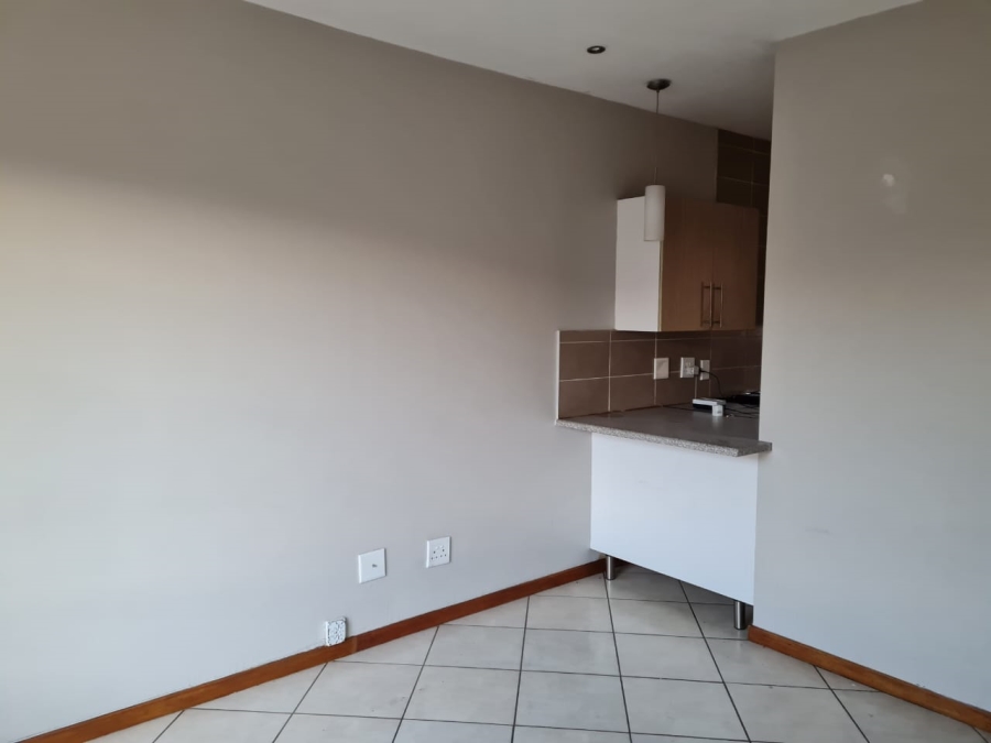 To Let 2 Bedroom Property for Rent in Monavoni Gauteng