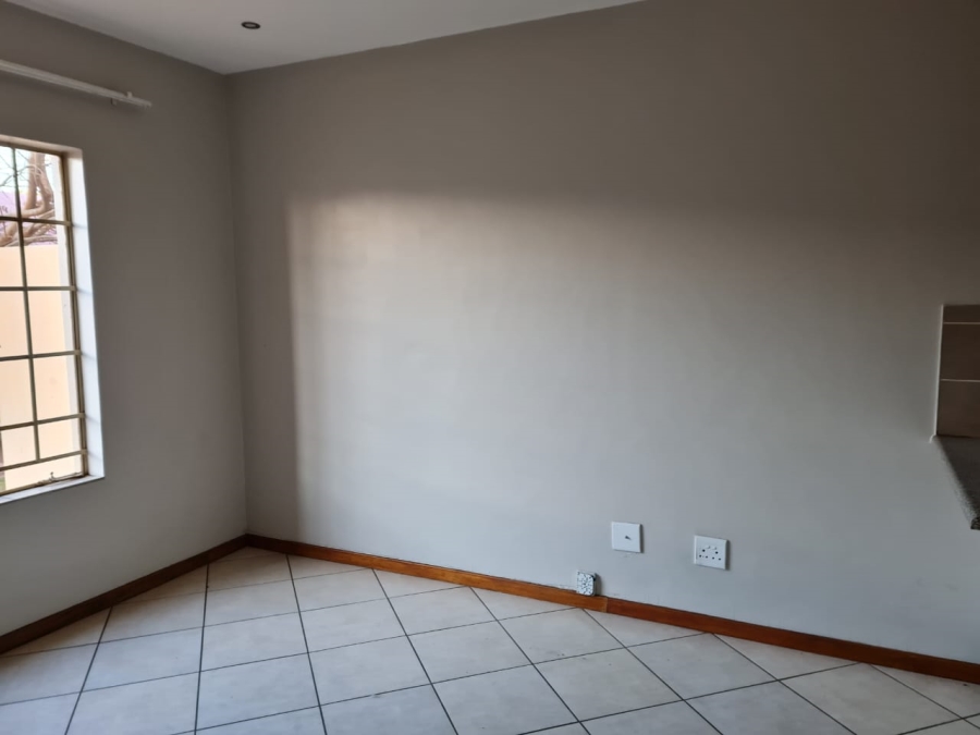 To Let 2 Bedroom Property for Rent in Monavoni Gauteng
