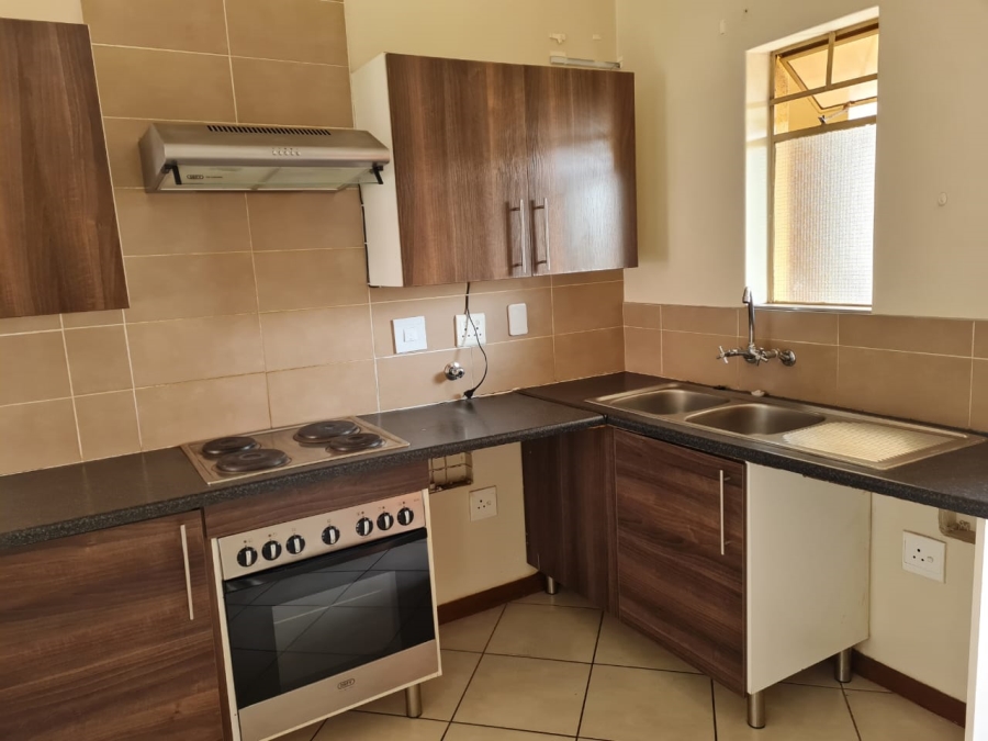To Let 2 Bedroom Property for Rent in Monavoni Gauteng