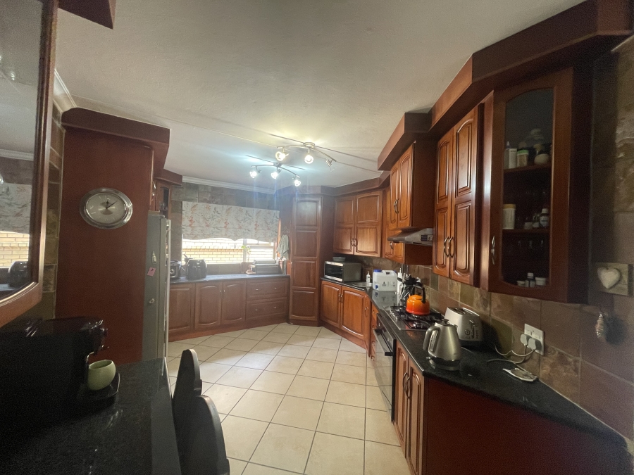 4 Bedroom Property for Sale in Eldo Glen Gauteng