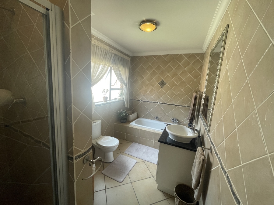 4 Bedroom Property for Sale in Eldo Glen Gauteng