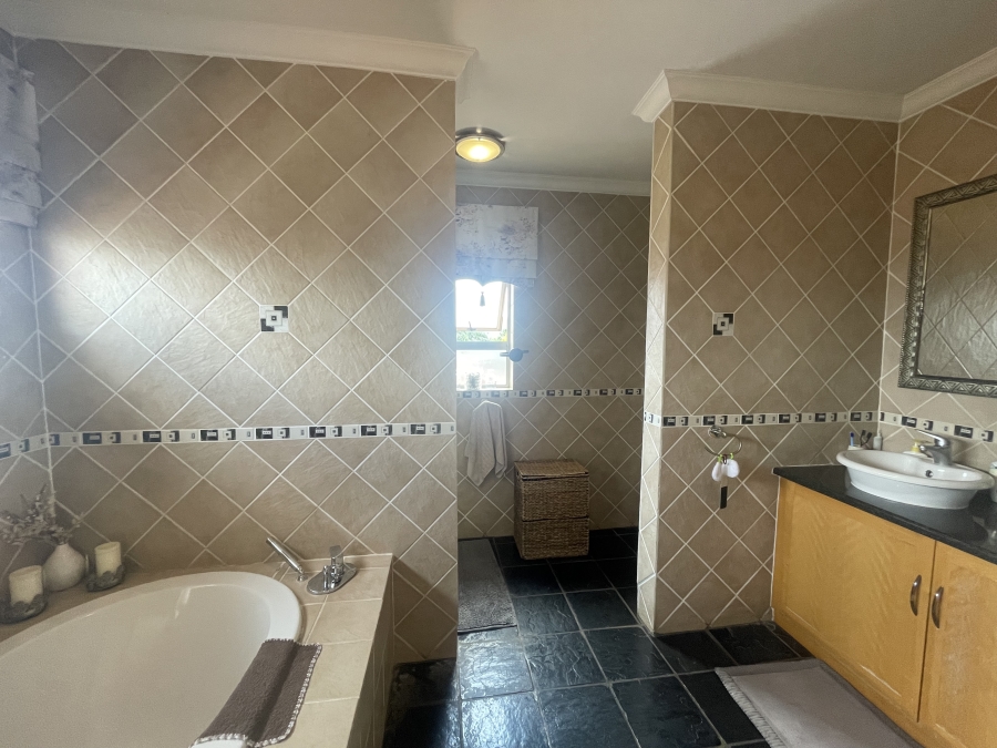 4 Bedroom Property for Sale in Eldo Glen Gauteng