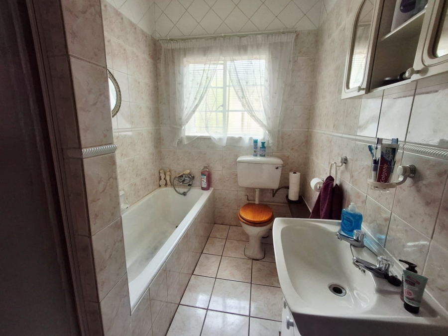 2 Bedroom Property for Sale in Villieria Gauteng