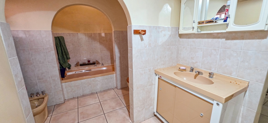 6 Bedroom Property for Sale in Wonderboom Gauteng