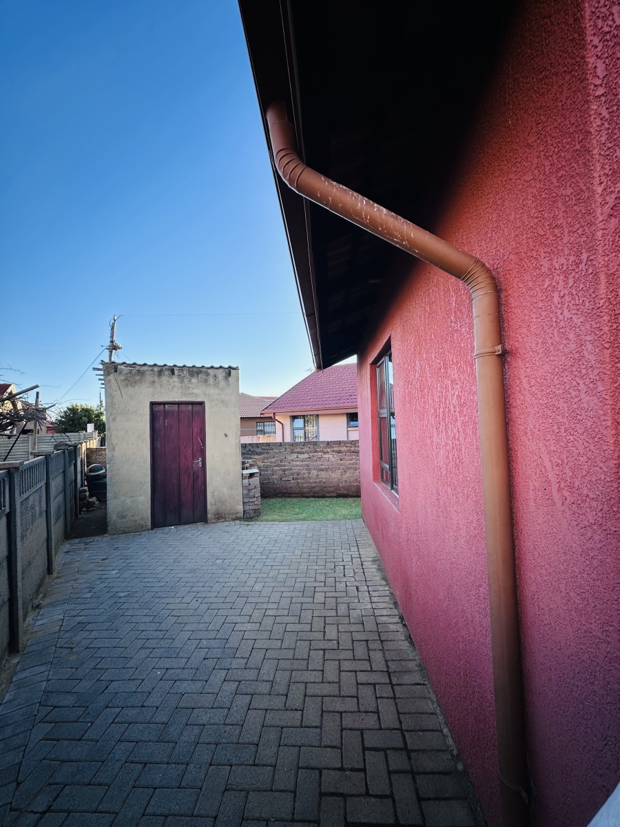 3 Bedroom Property for Sale in Sebokeng Zone 17 Gauteng