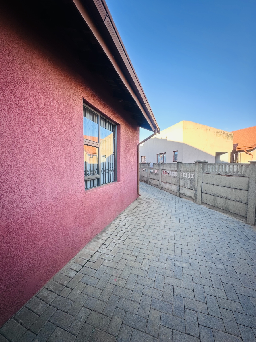 3 Bedroom Property for Sale in Sebokeng Zone 17 Gauteng