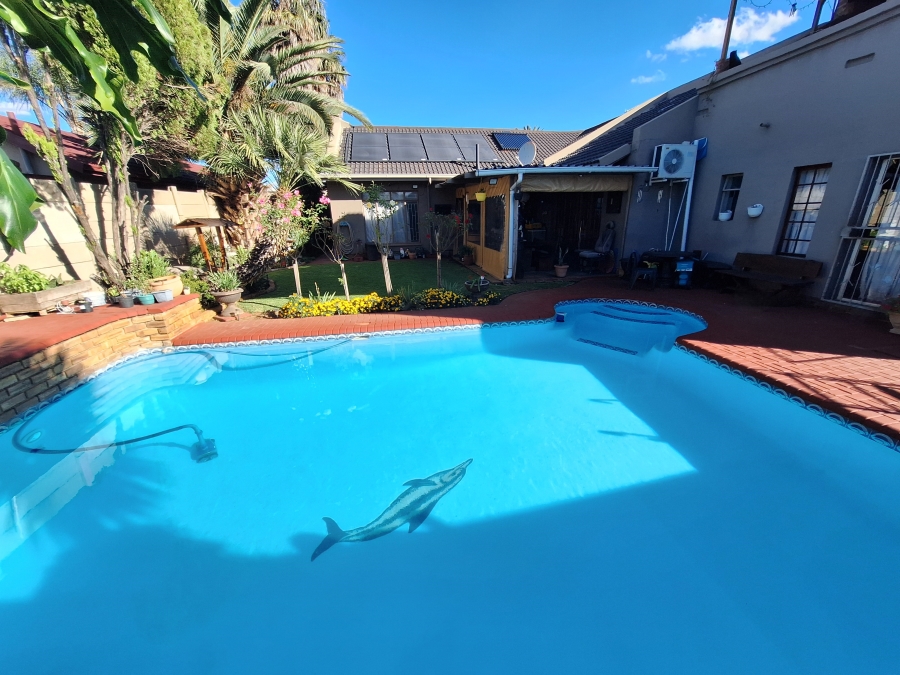 4 Bedroom Property for Sale in Vanderbijlpark SE 6 Gauteng