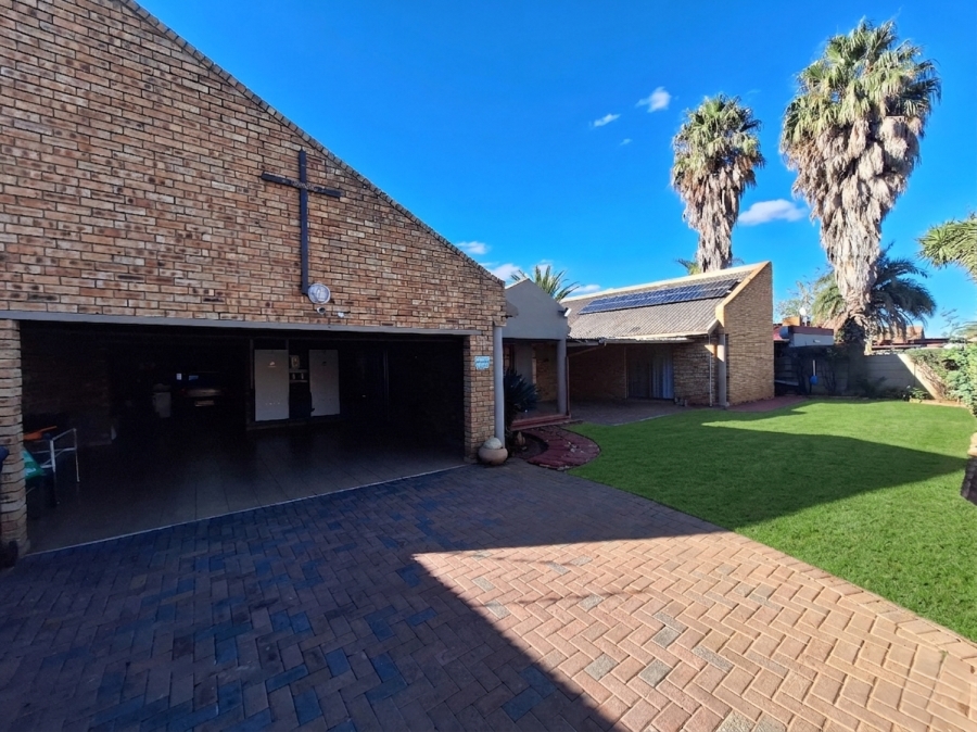 4 Bedroom Property for Sale in Vanderbijlpark SE 6 Gauteng