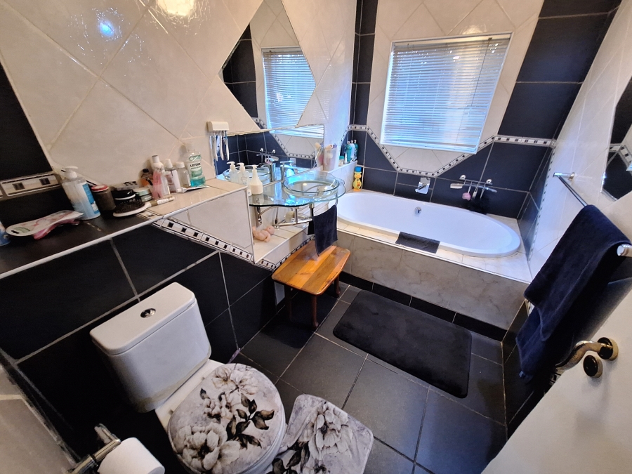 4 Bedroom Property for Sale in Vanderbijlpark SE 6 Gauteng