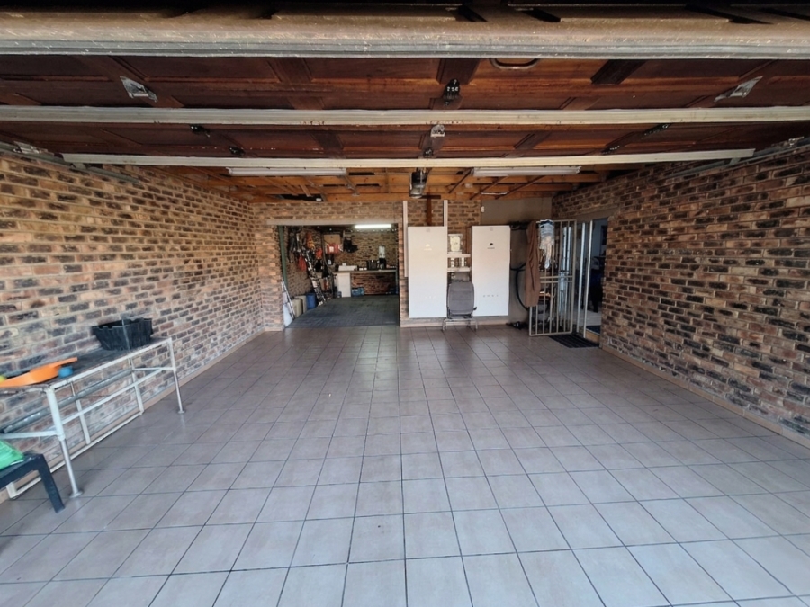 4 Bedroom Property for Sale in Vanderbijlpark SE 6 Gauteng
