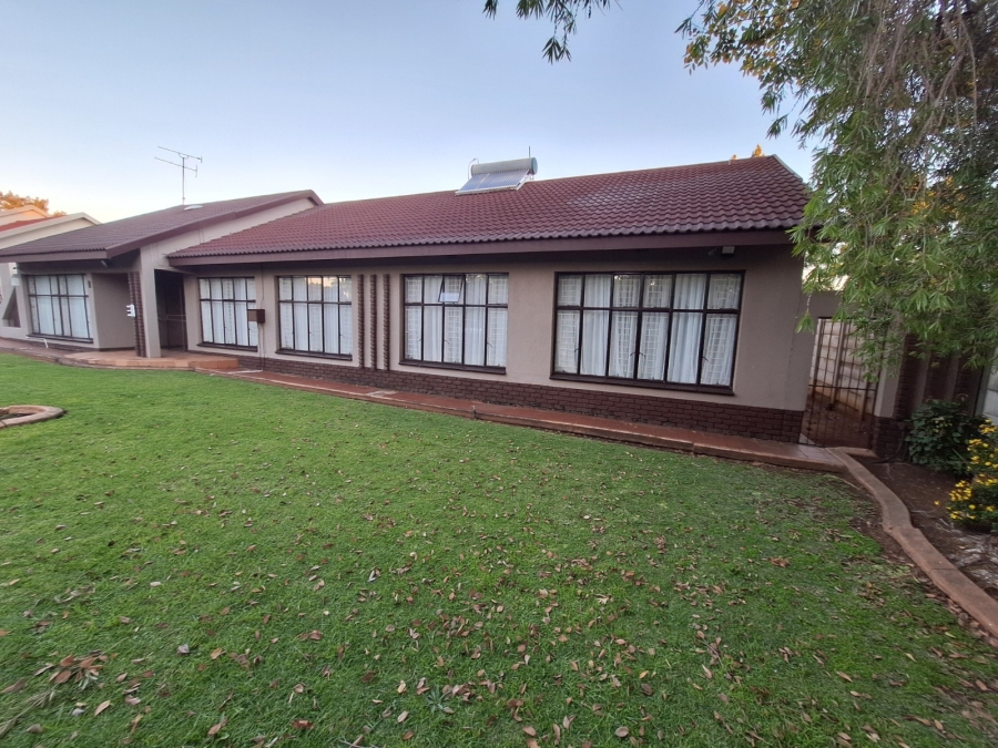 4 Bedroom Property for Sale in Vanderbijlpark SE 2 Gauteng