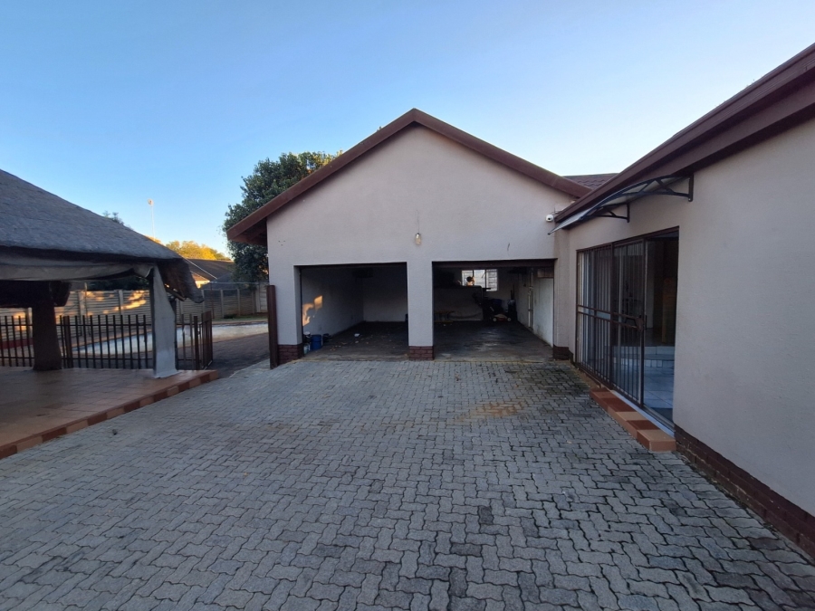 4 Bedroom Property for Sale in Vanderbijlpark SE 2 Gauteng