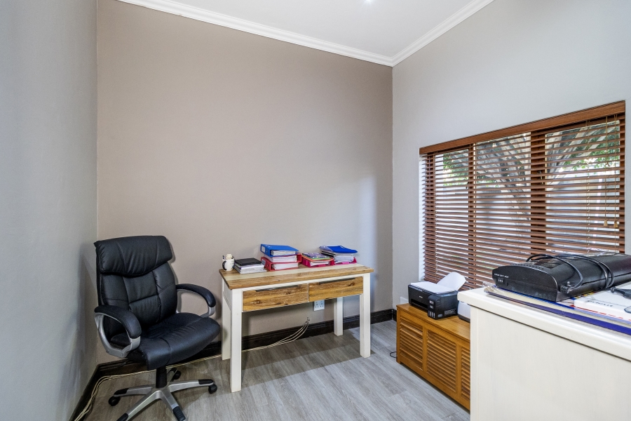 5 Bedroom Property for Sale in Olympus AH Gauteng