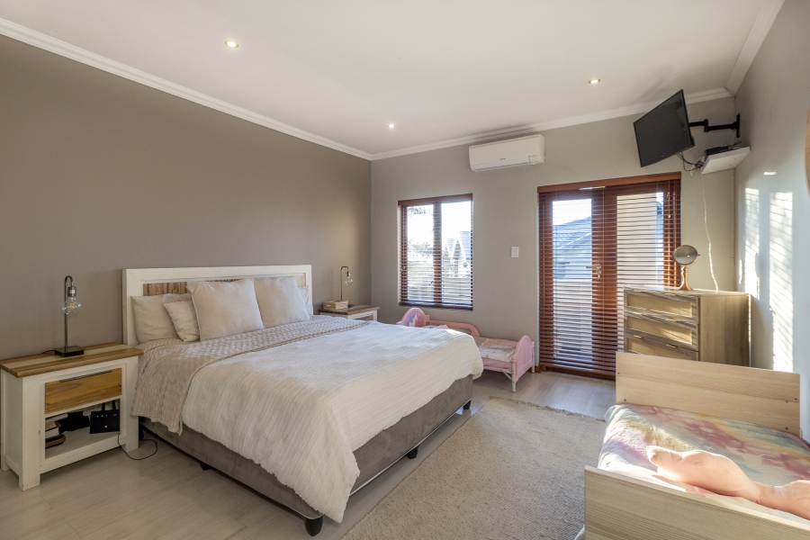 5 Bedroom Property for Sale in Olympus AH Gauteng