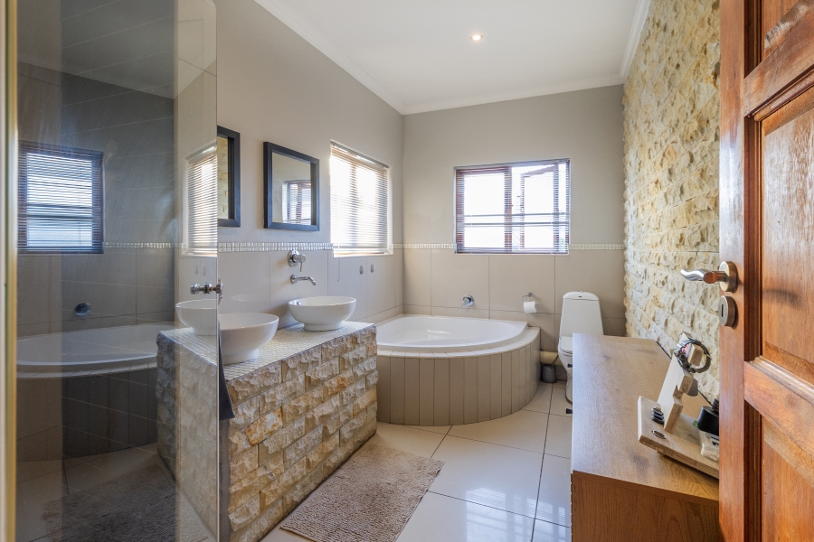 5 Bedroom Property for Sale in Olympus AH Gauteng
