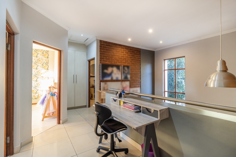 5 Bedroom Property for Sale in Olympus AH Gauteng