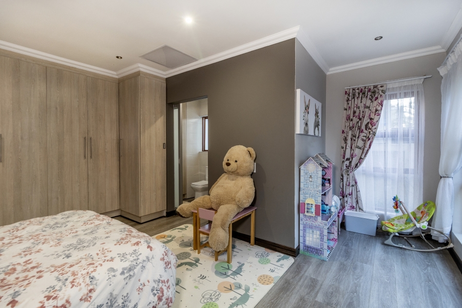 5 Bedroom Property for Sale in Olympus AH Gauteng