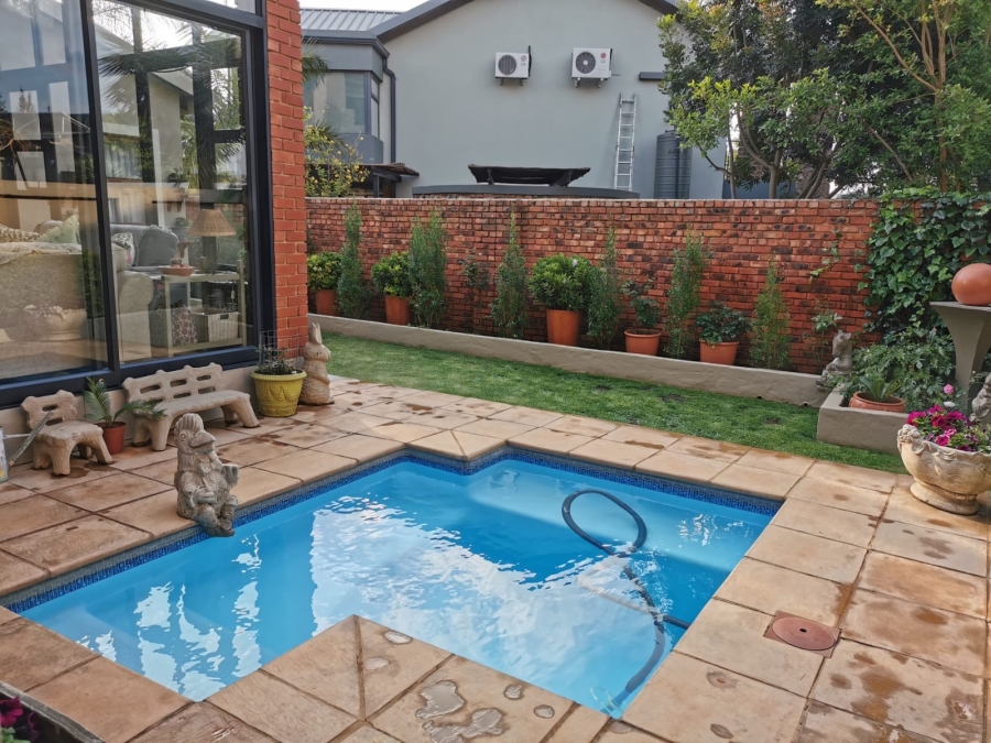 5 Bedroom Property for Sale in Olympus AH Gauteng