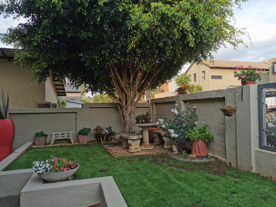 5 Bedroom Property for Sale in Olympus AH Gauteng