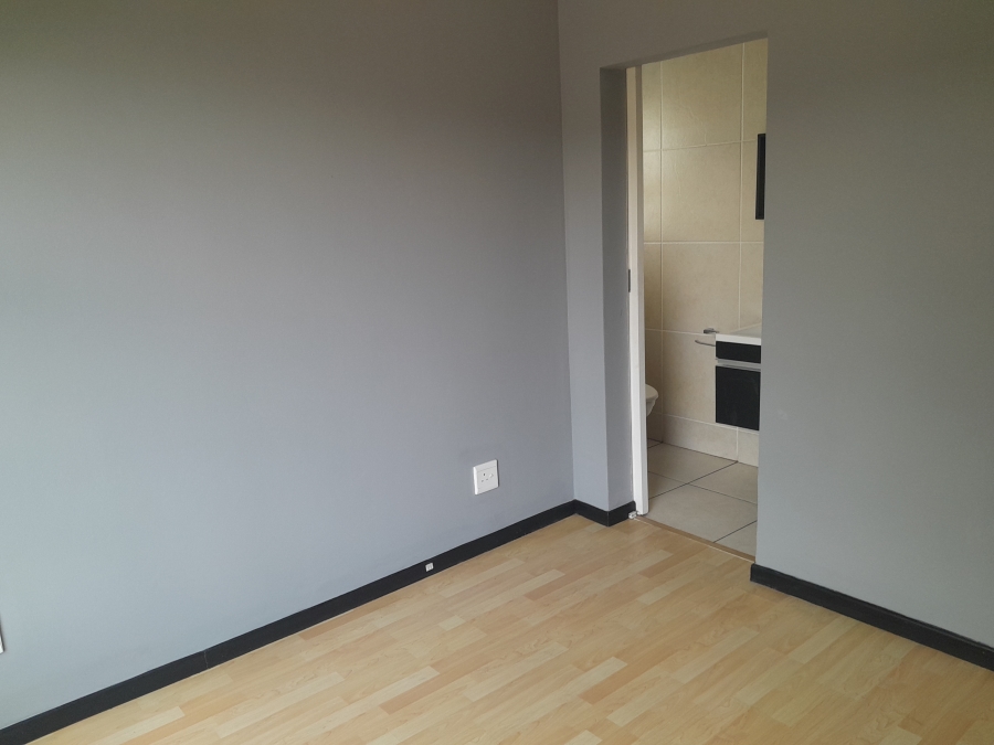 2 Bedroom Property for Sale in Glenvista Gauteng