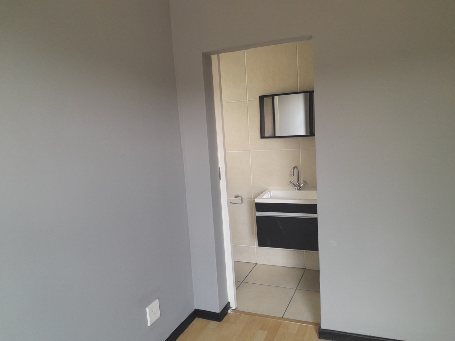 2 Bedroom Property for Sale in Glenvista Gauteng