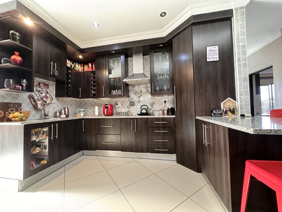 4 Bedroom Property for Sale in Thatchfield Estate Gauteng