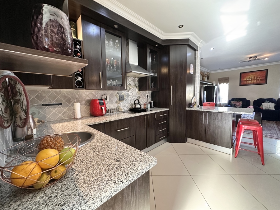 4 Bedroom Property for Sale in Thatchfield Estate Gauteng