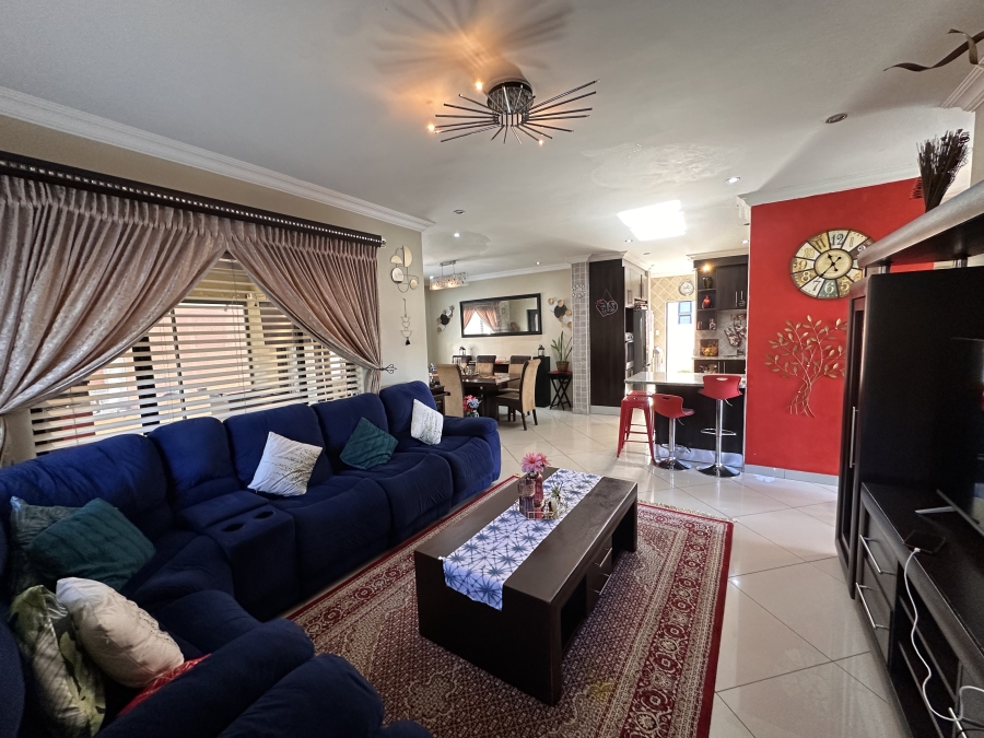 4 Bedroom Property for Sale in Thatchfield Estate Gauteng