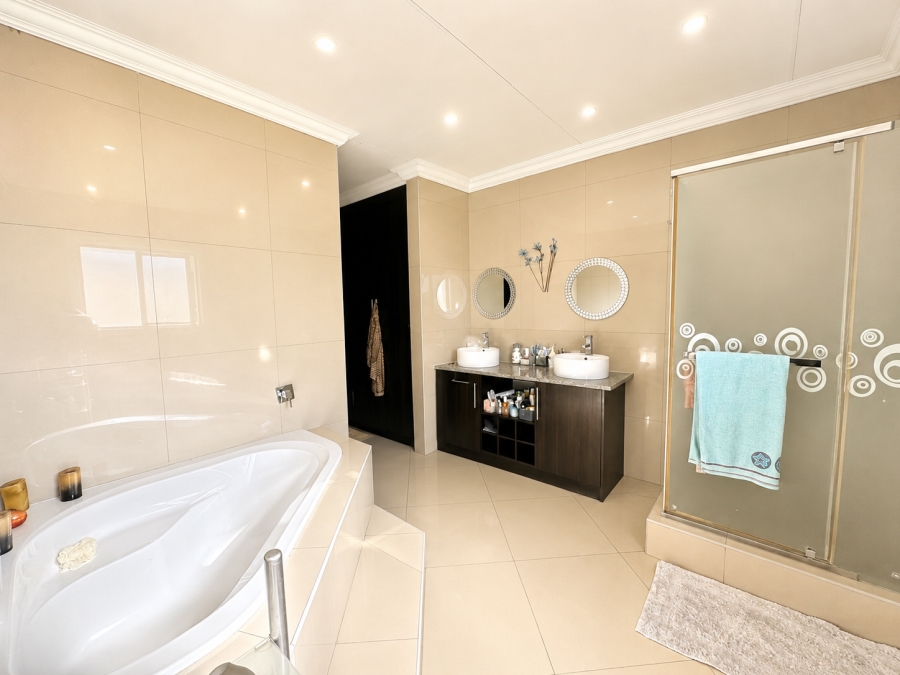 4 Bedroom Property for Sale in Thatchfield Estate Gauteng