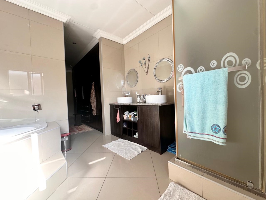 4 Bedroom Property for Sale in Thatchfield Estate Gauteng