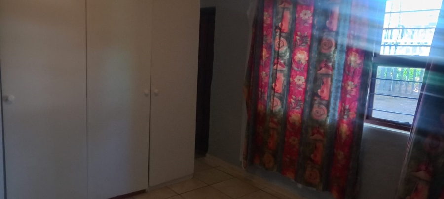 To Let 1 Bedroom Property for Rent in Blairgowrie Gauteng