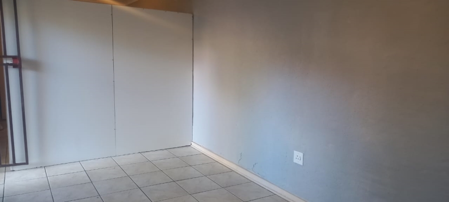 To Let 1 Bedroom Property for Rent in Blairgowrie Gauteng