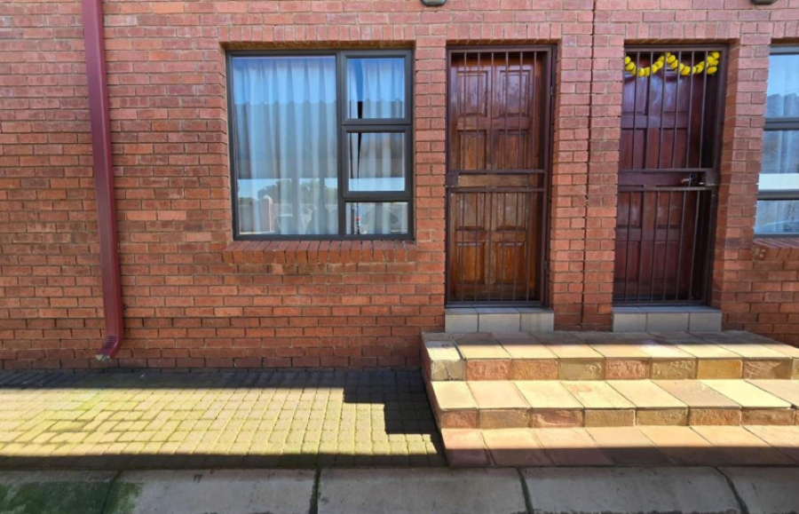 2 Bedroom Property for Sale in Albertsdal Gauteng