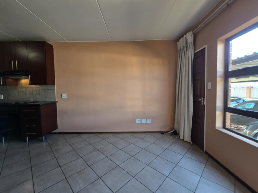 2 Bedroom Property for Sale in Albertsdal Gauteng