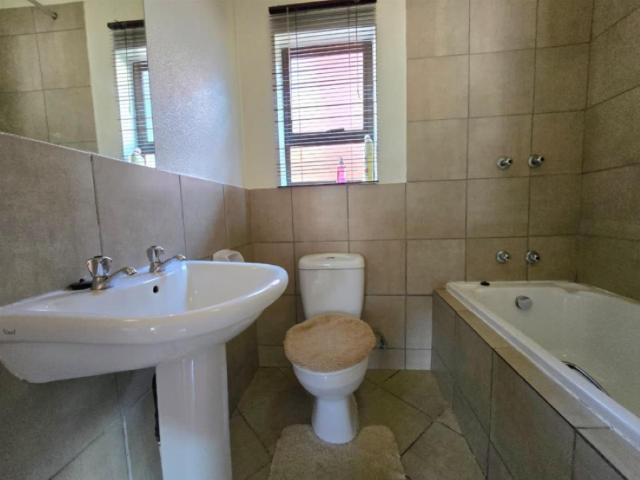 2 Bedroom Property for Sale in Albertsdal Gauteng