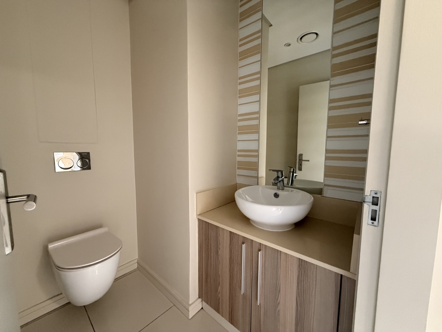 To Let 2 Bedroom Property for Rent in Rosebank Gauteng